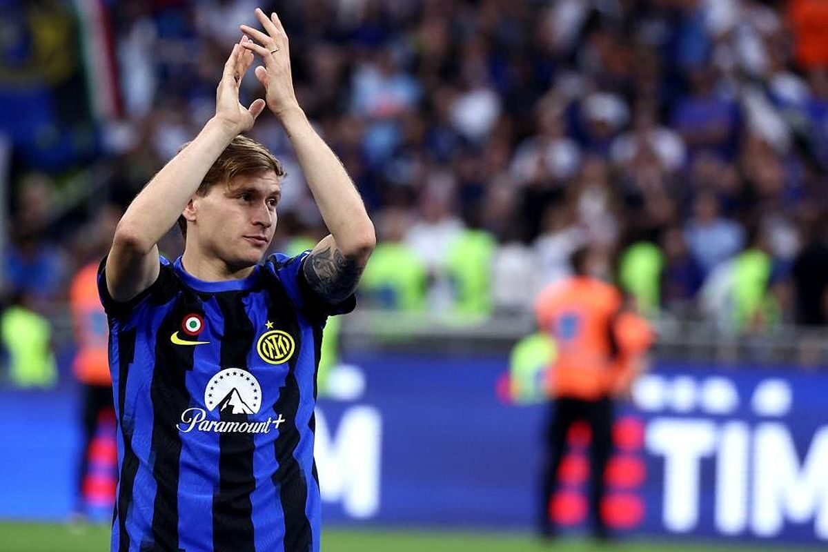 Barella ăn mừng chiến thắng chức vô địch Serie A