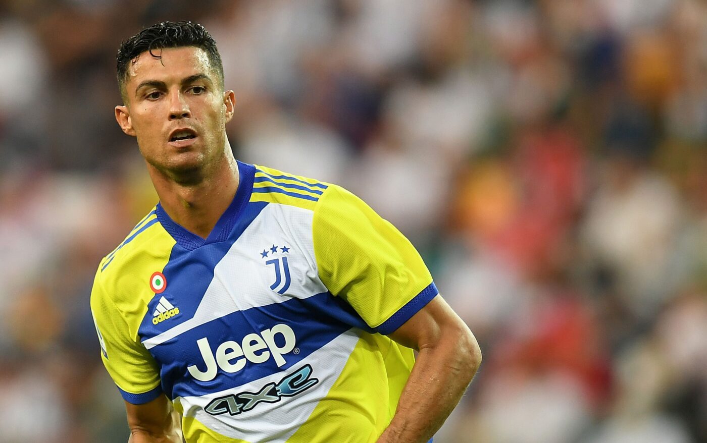 Cristiano Ronaldo đang thi đấu cho Juventus