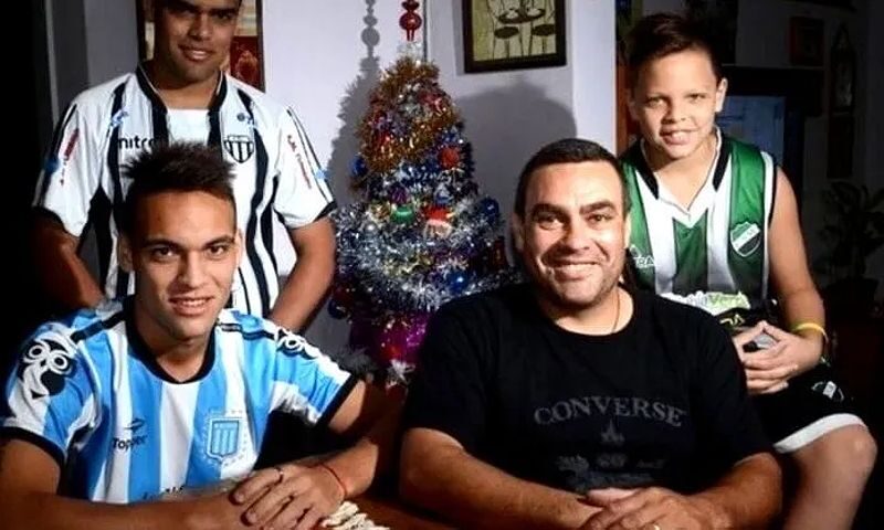 Lautaro Martínez với cha