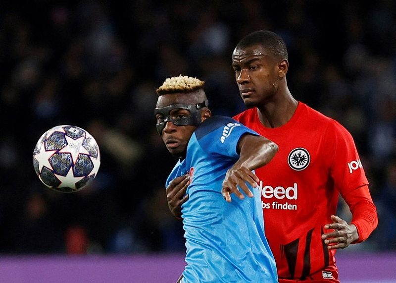 Osimhen trong trận đấu với Eintracht Frankfurt