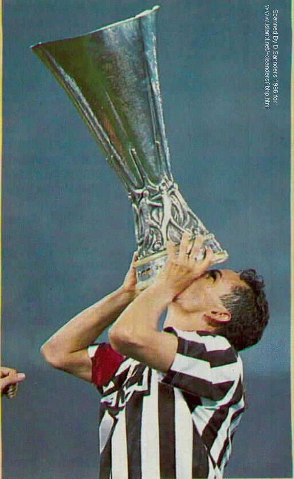 Roberto giành UEFA Cup