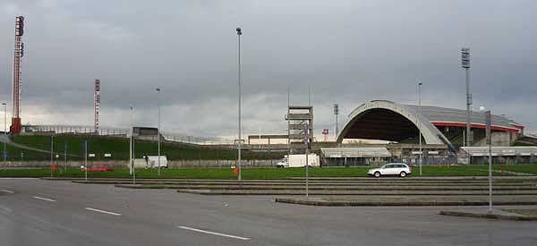 Sân vận động Stadio Friuli từ bên ngoài