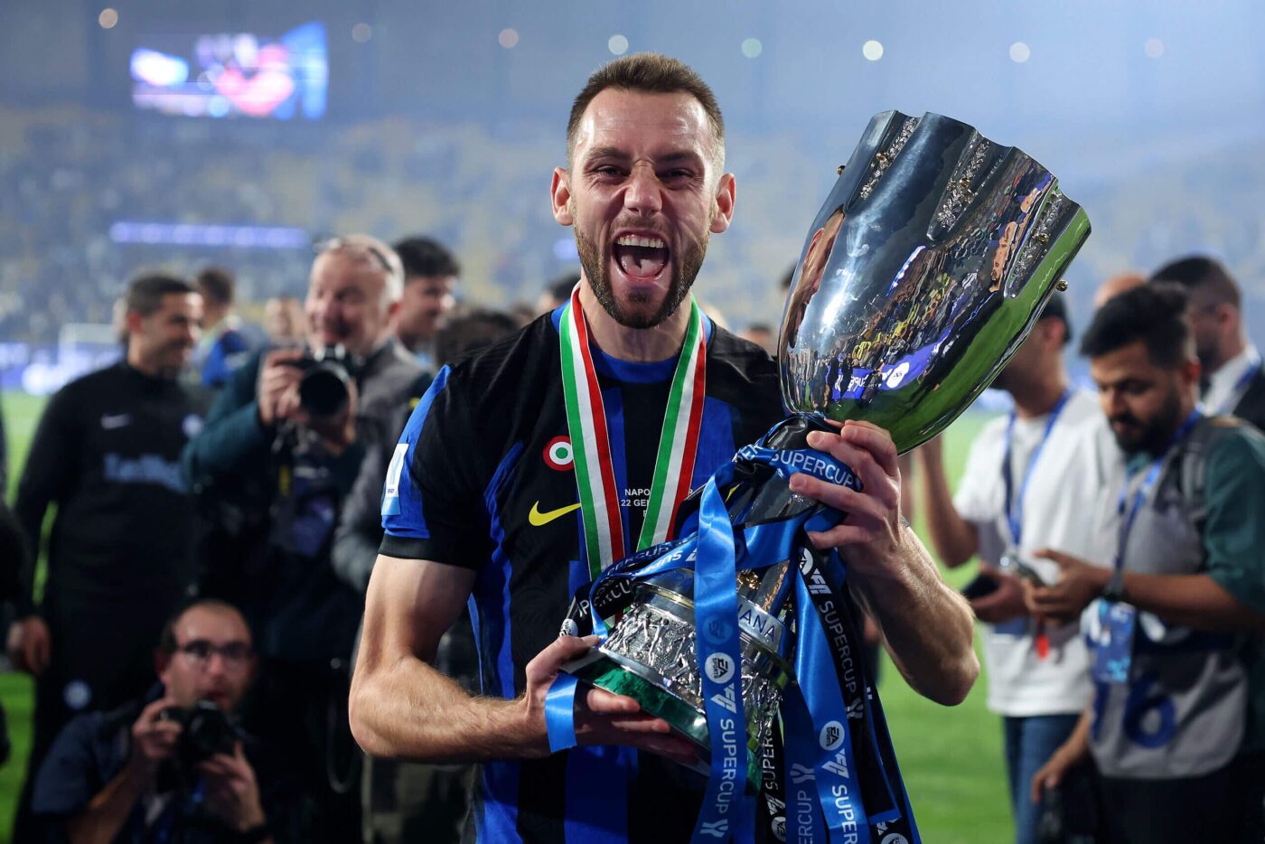 Stefan de Vrij giành cúp với Inter Milan