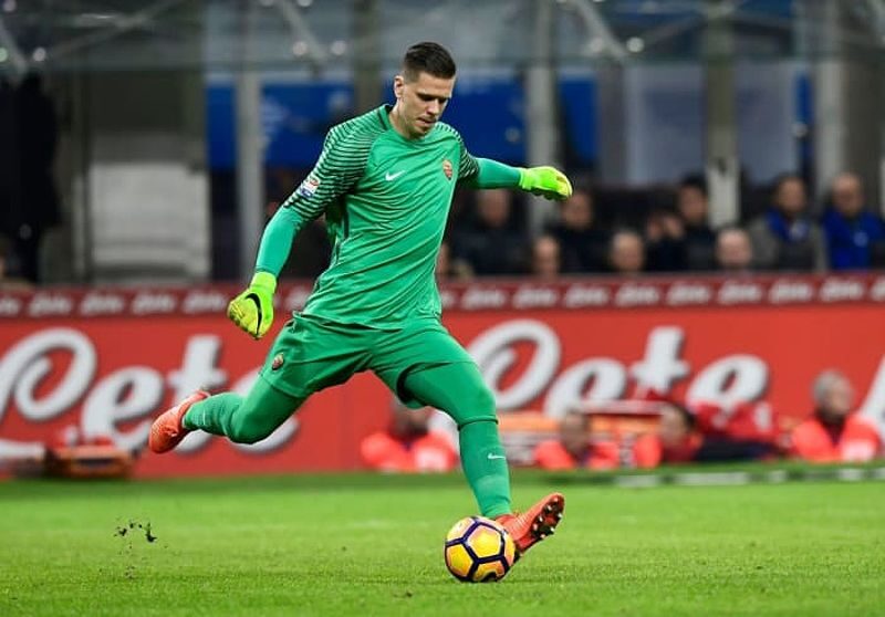 Szczęsny trong trận đấu với Roma